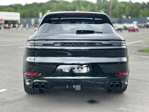 2025 Porsche Cayenne GTS