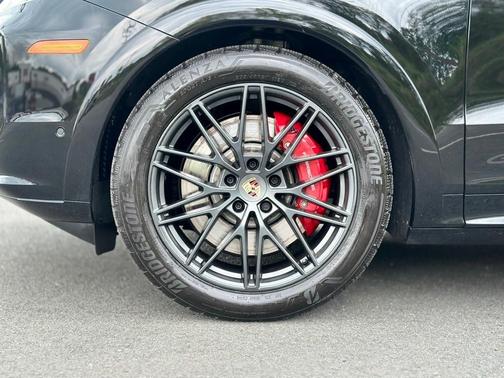 2025 Porsche Cayenne GTS