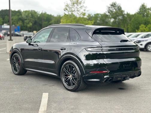 2025 Porsche Cayenne GTS