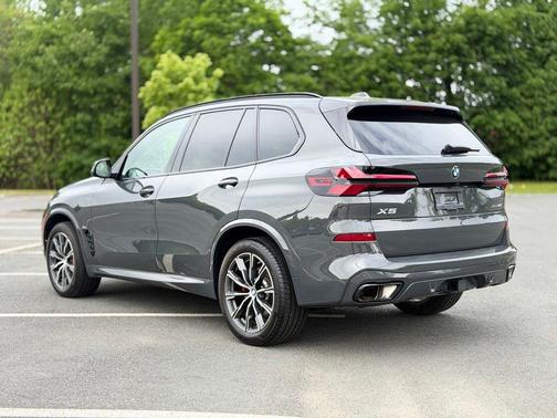 Gray Metallic 2026 BMW X5 xDrive40i