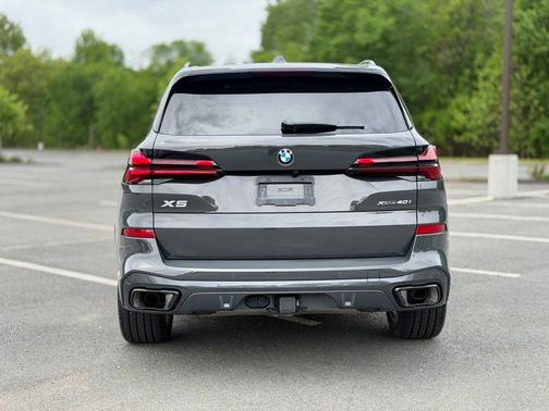 Gray Metallic 2026 BMW X5 xDrive40i