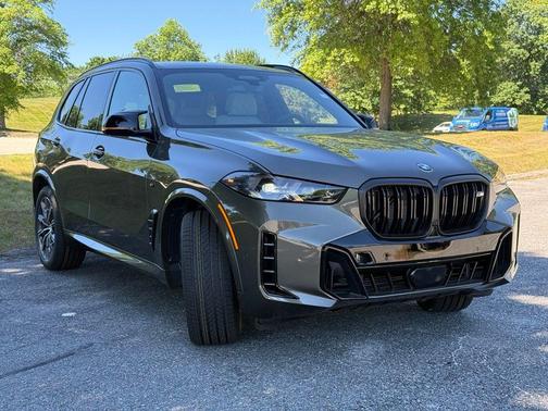 Manhattan Green Metallic 2026 BMW X5 M60i