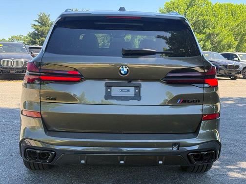 Manhattan Green Metallic 2026 BMW X5 M60i