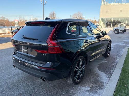 2021 Volvo XC60 T6 Momentum