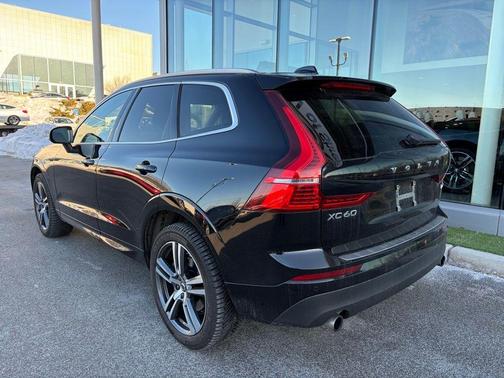 2021 Volvo XC60 T6 Momentum