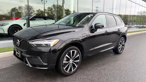 Onyx Black Metallic 2023 Volvo XC60 Recharge Plug-In Hybrid T8 Plus Dark Theme