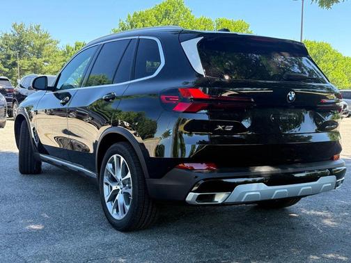 Black Sapphire Metallic 2026 BMW X5 xDrive40i