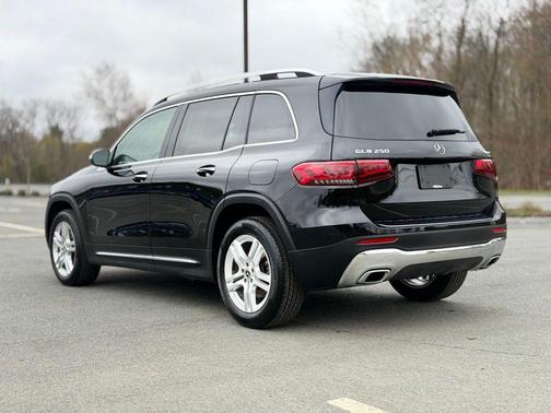 Black 2022 Mercedes-Benz GLB 250 4MATIC