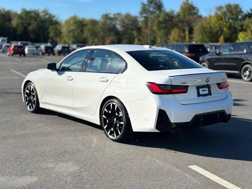 2025 BMW 330 i xDrive