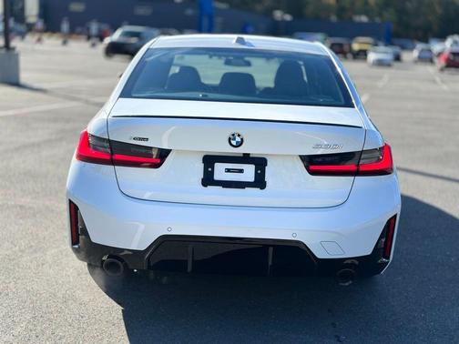 2025 BMW 330 i xDrive