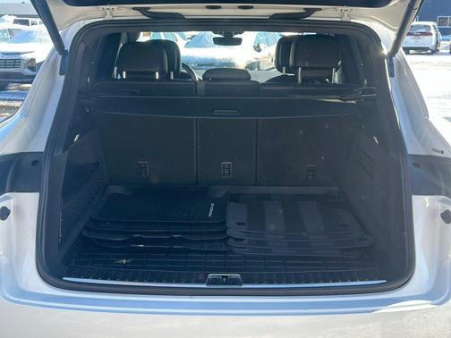 2022 Porsche Cayenne Platinum Edition