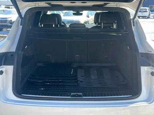 2022 Porsche Cayenne Platinum Edition