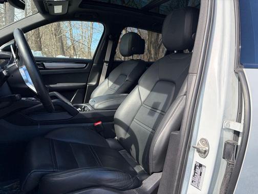 2022 Porsche Cayenne Platinum Edition