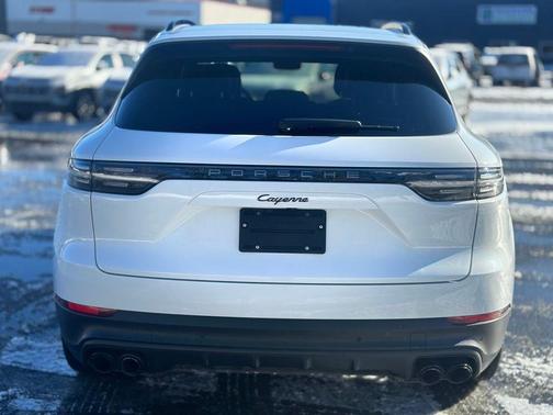 2022 Porsche Cayenne Platinum Edition