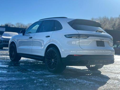2022 Porsche Cayenne Platinum Edition