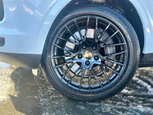 2022 Porsche Cayenne Platinum Edition