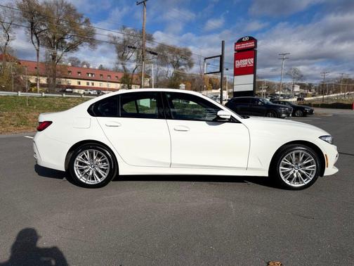 2023 BMW 330 i xDrive