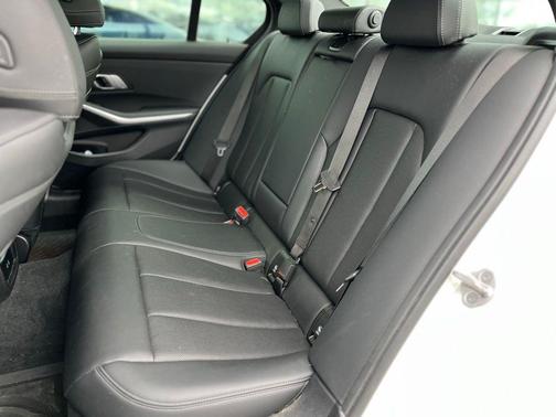 2023 BMW 330 i xDrive