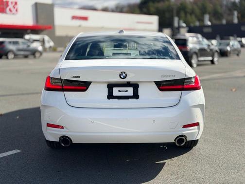 2023 BMW 330 i xDrive
