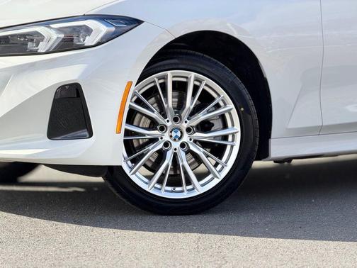 2023 BMW 330 i xDrive