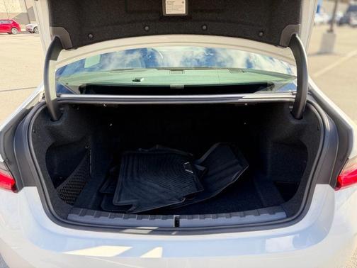 2023 BMW 330 i xDrive