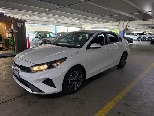 Snow White Pearl 2023 Kia Forte LXS