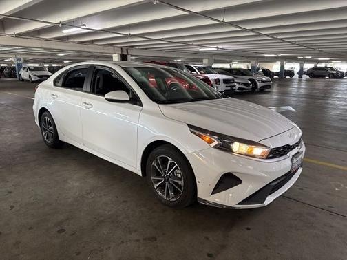 Snow White Pearl 2023 Kia Forte LXS