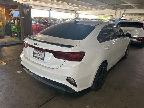 Snow White Pearl 2023 Kia Forte LXS