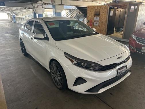 Snow White Pearl 2023 Kia Forte LXS