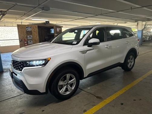 White Pearl 2021 Kia Sorento LX