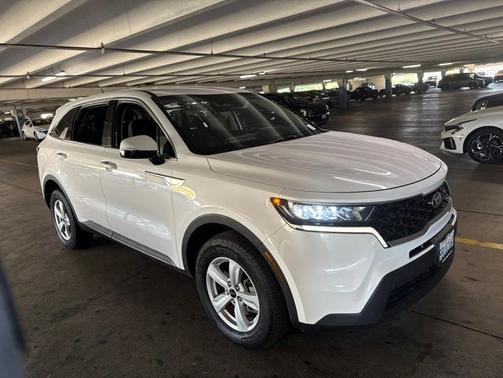 White Pearl 2021 Kia Sorento LX