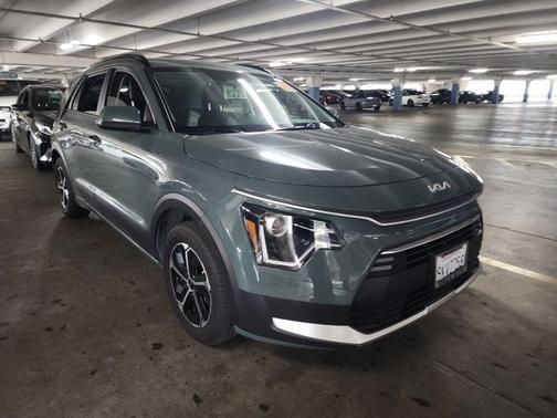 Green 2024 Kia Niro EX