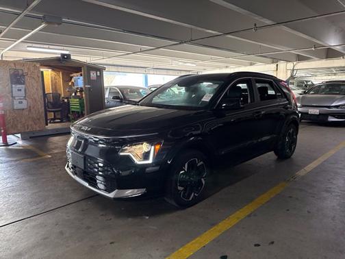 Aurora Black 2025 Kia Niro EV Wind