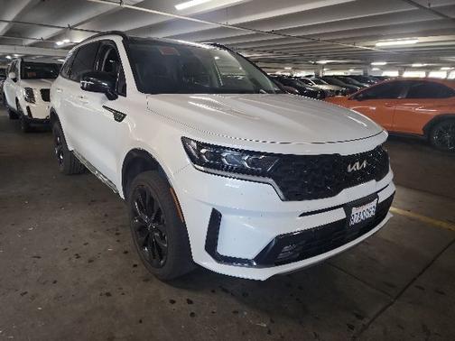 White Pearl 2022 Kia Sorento SX