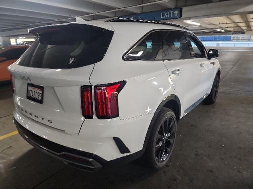 White Pearl 2022 Kia Sorento SX