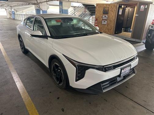 Snow White Pearl 2025 Kia K4 EX