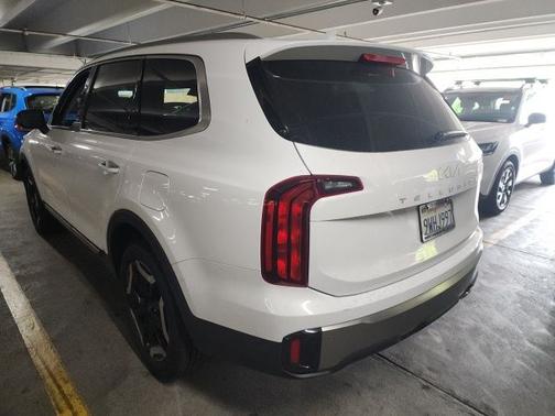 White Pearl 2025 Kia Telluride S FWD