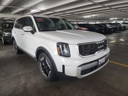 White Pearl 2025 Kia Telluride S FWD