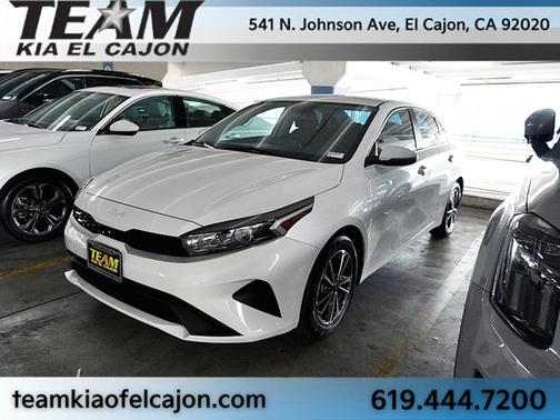 Snow White Pearl 2023 Kia Forte LXS