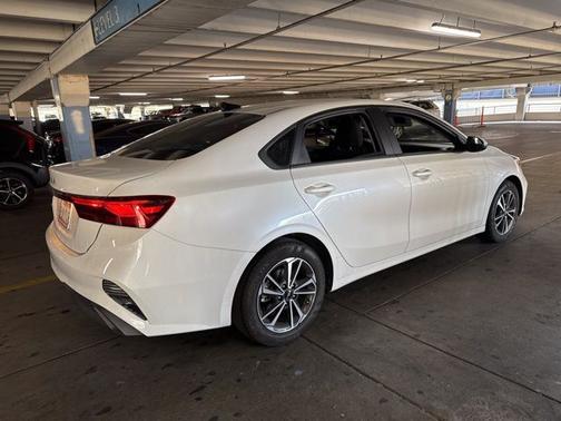 Snow White Pearl 2023 Kia Forte LXS