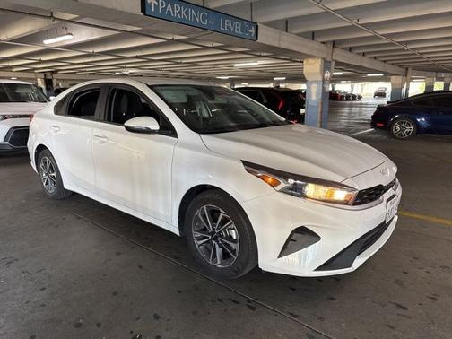 Snow White Pearl 2023 Kia Forte LXS