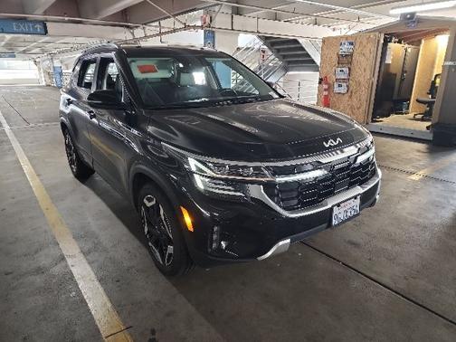 Black 2024 Kia Seltos SX