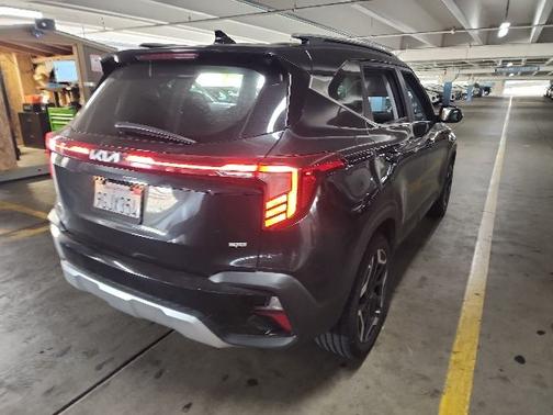 Black 2024 Kia Seltos SX