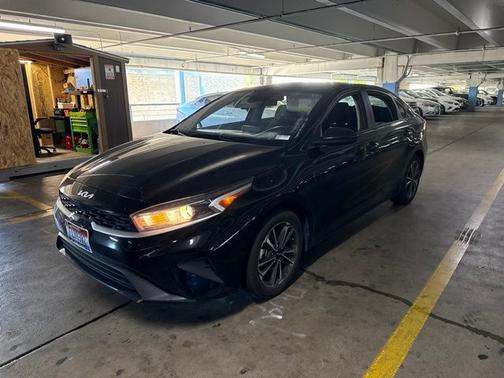 Aurora Black 2024 Kia Forte LXS