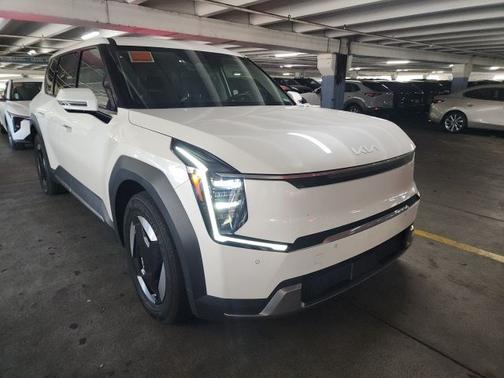 Snow White Pearl 2024 Kia EV9 Light Long Range