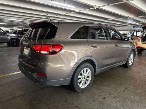 Brown 2019 Kia Sorento LX