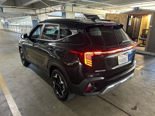 Black 2025 Kia Seltos EX
