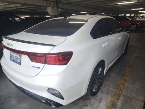 Snow White Pearl 2024 Kia Forte GT-Line