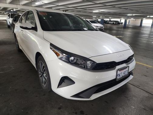 Snow White Pearl 2024 Kia Forte LXS