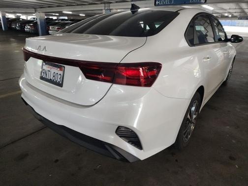 Snow White Pearl 2024 Kia Forte LXS